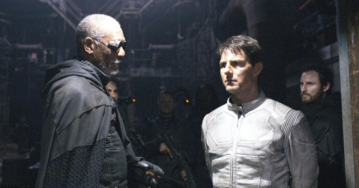 Morgan Freeman and Tom Cruise in Oblivion